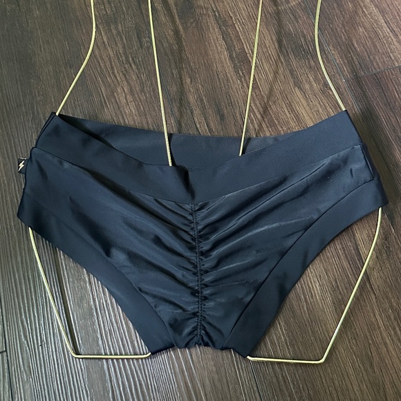 🔥 HUGE LOT - 6 Pairs Cleo the Hurricane Scrunch-Bum Dance Shorts | M/L - Picture 11 of 12